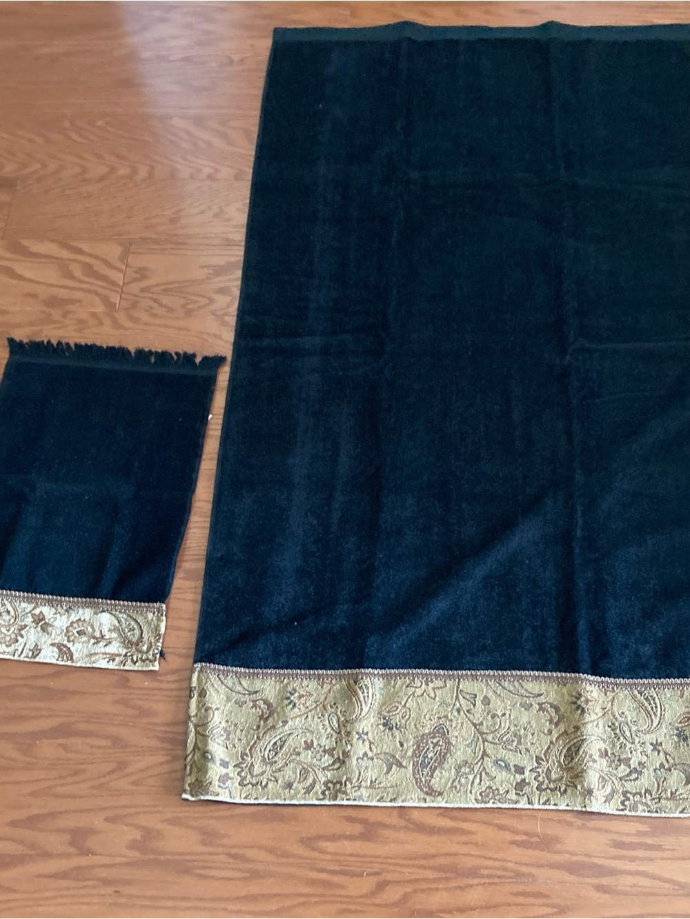 Vintage Avanti  Bath and finger towels